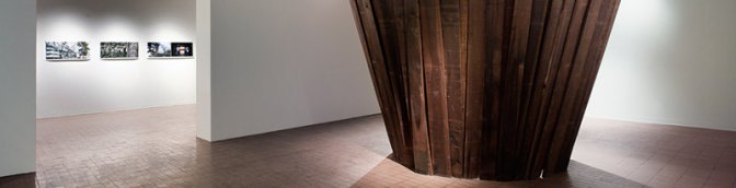 Light Container (bois) (détail), 2012 Bois torréfié, acier, lumières / Torrefied wood, steel, lights. 2,90 x 3,70 m. Photo : Marc Cramer