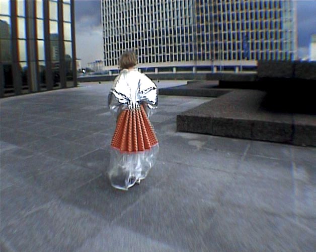 Dressware 1, extrait vidéo, 2004, Toulouse (France)